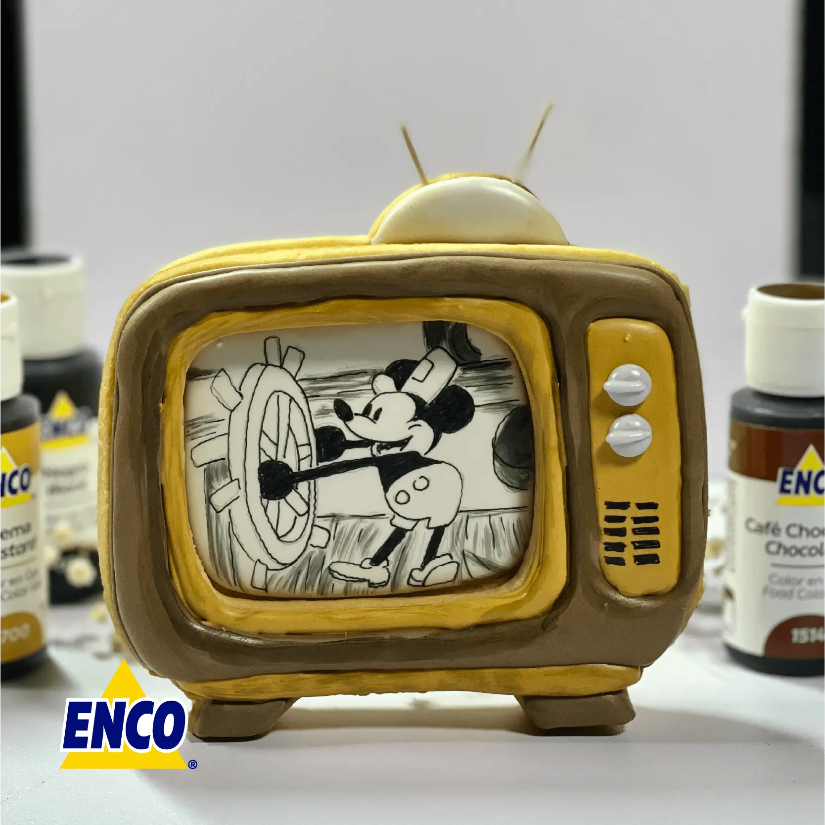 Mickey mouse royal icing 1